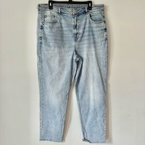 American Eagle Mom Straight Jeans